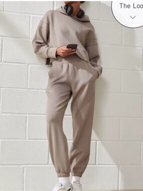 ABSRCROMBIE & FITCH
YPB  Neoknit  Jogger  in Expresso SIZE: SMALL